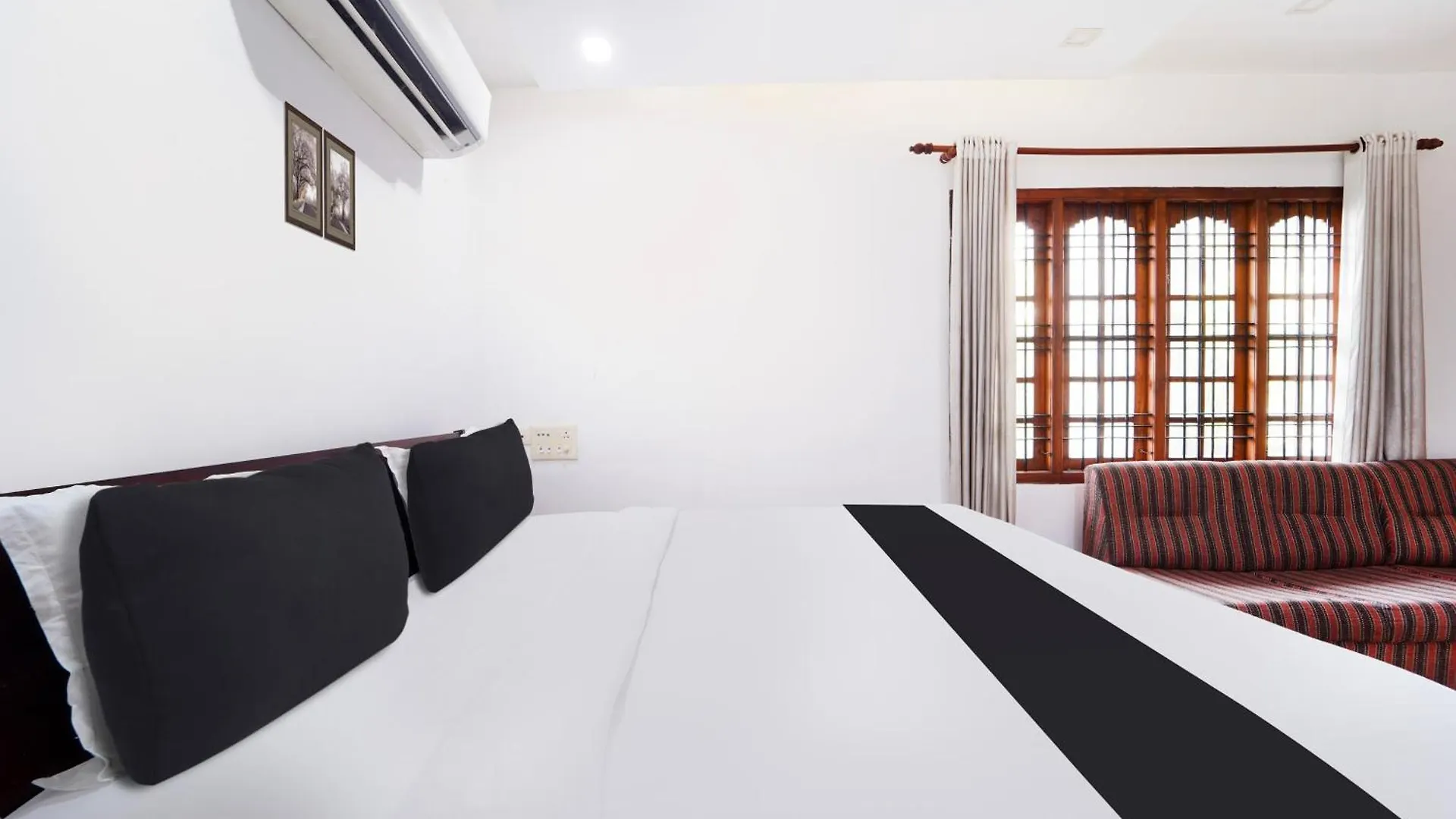 Super Townhouse City Center Ernakulam Kochi