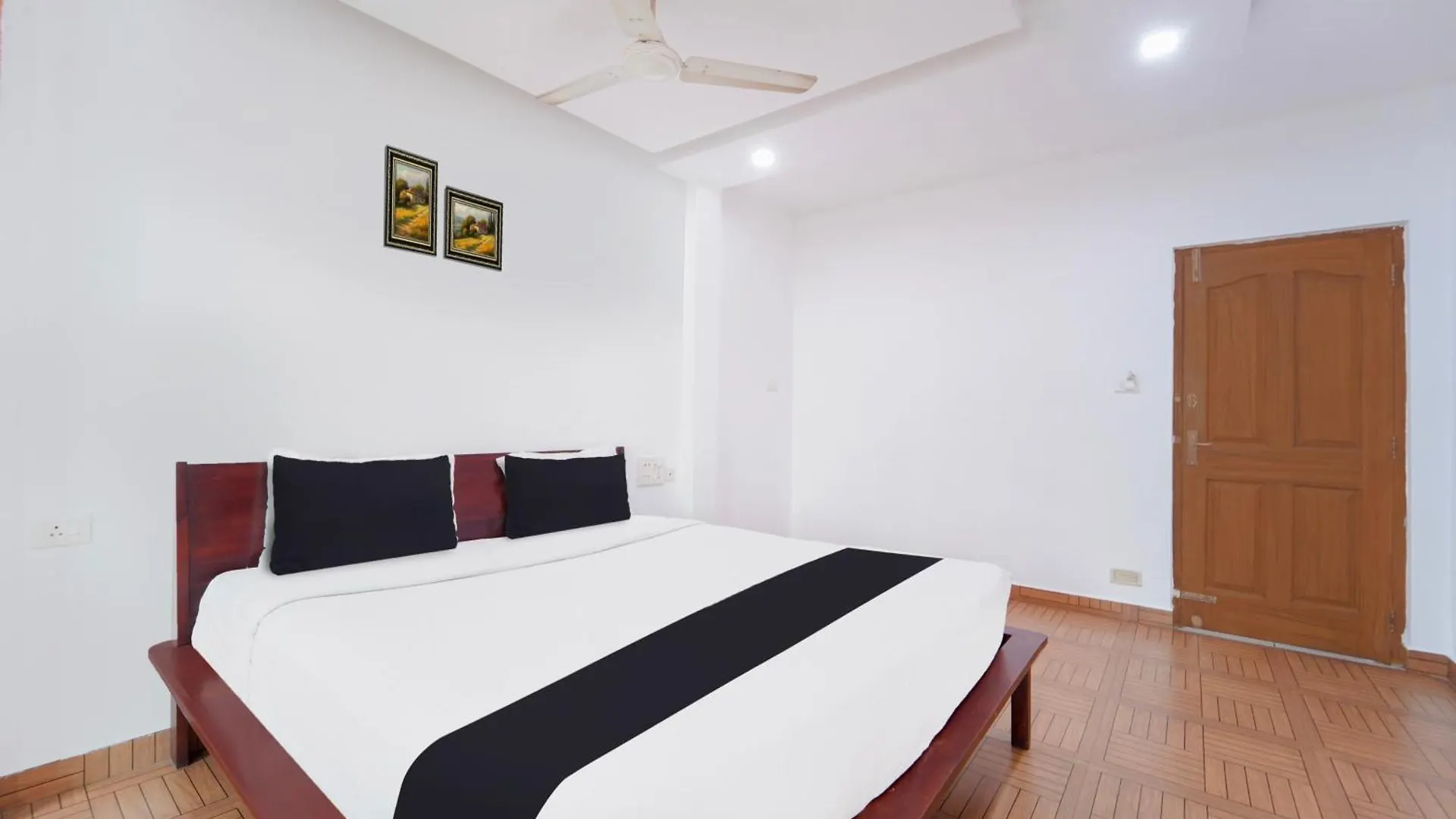 Super Townhouse City Center Ernakulam Kochi 3*,  印度