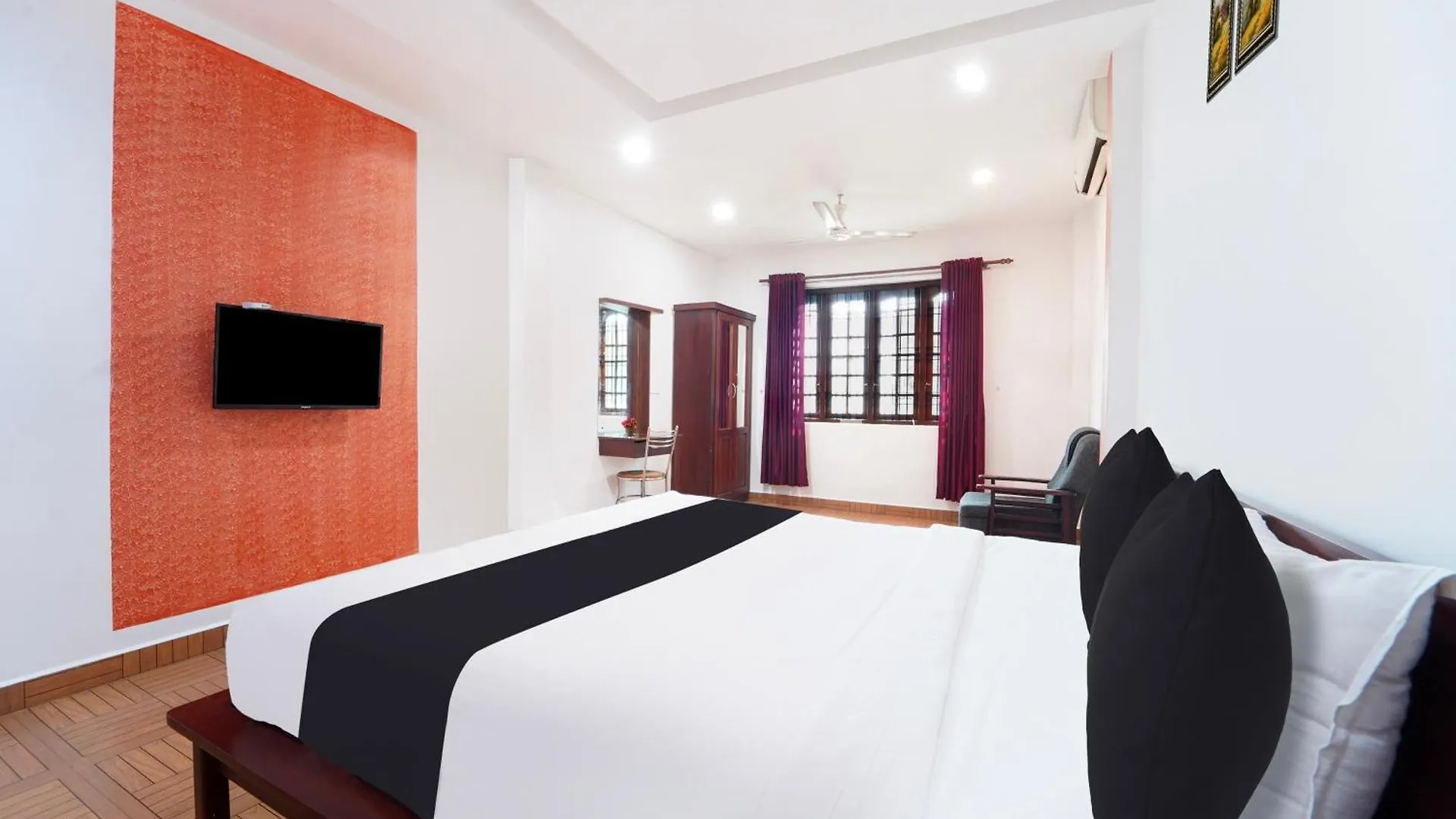Super Townhouse City Center Ernakulam Kochi
